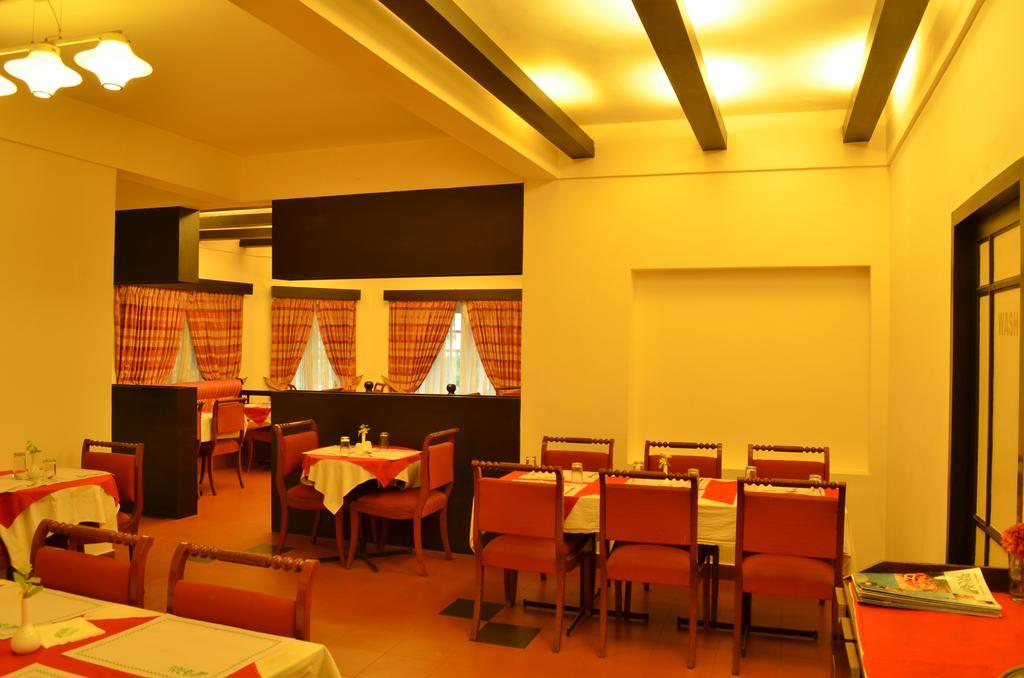 Royal Retreat Hotel Munnar Buitenkant foto